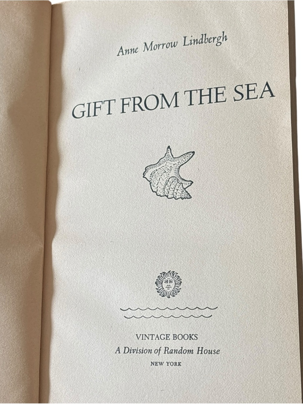 Gift From the Sea Anne Morrow Lindbergh Paperback 1965 Vintage - Picture 3 of 4